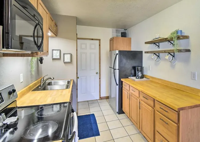 Riverfront Dixon, Illinois, Vacation Rental! * Dixon
