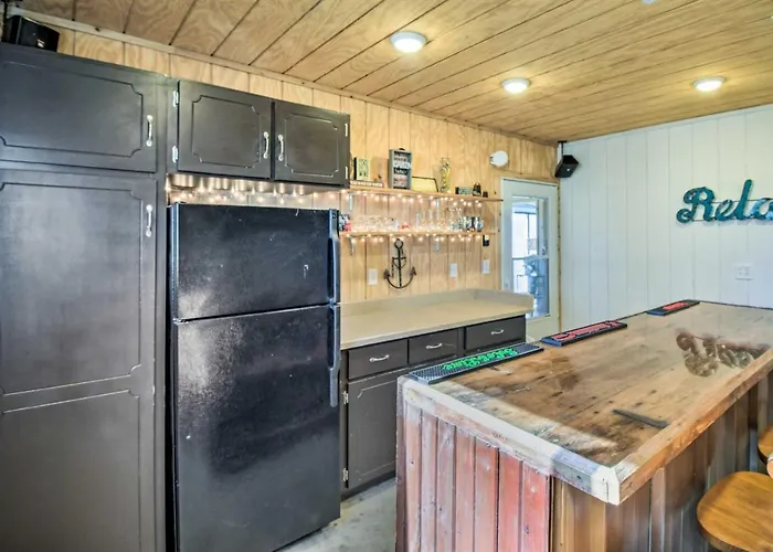 Riverfront Dixon, Illinois, Vacation Rental! Casa vacanze