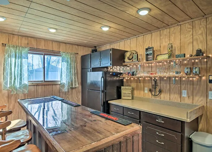 Riverfront Dixon, Illinois, Vacation Rental!