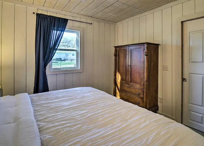 Riverfront Dixon, Illinois, Vacation Rental! * Dixon