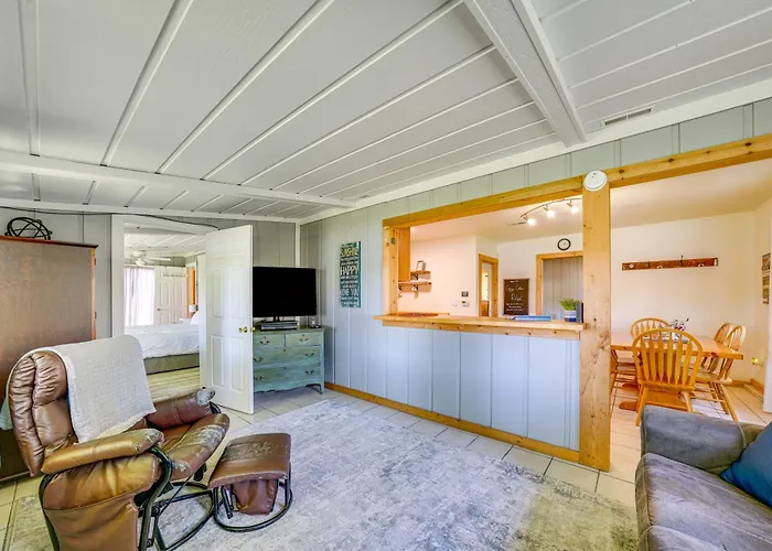 Riverfront Dixon, Illinois, Vacation Rental!
